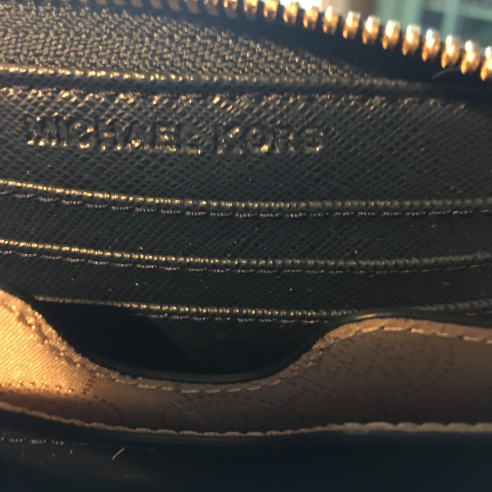 Wallet/wristlet - Picture 4 of 8